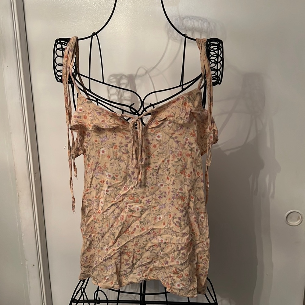 Nwt tank top floral😍